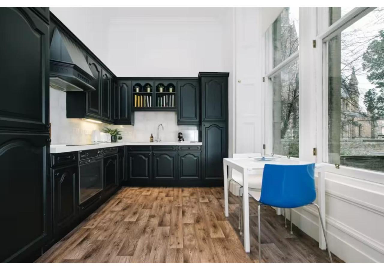 Joivy Palmerston Place Residence - Luxury City Centre Apt With Private Parking Edinburgh Exterior photo