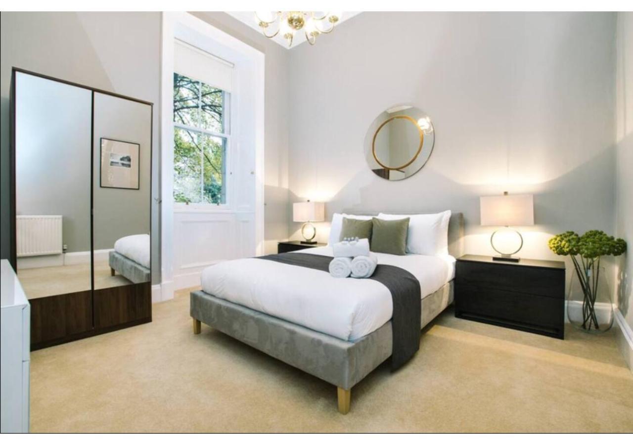Joivy Palmerston Place Residence - Luxury City Centre Apt With Private Parking Edinburgh Exterior photo